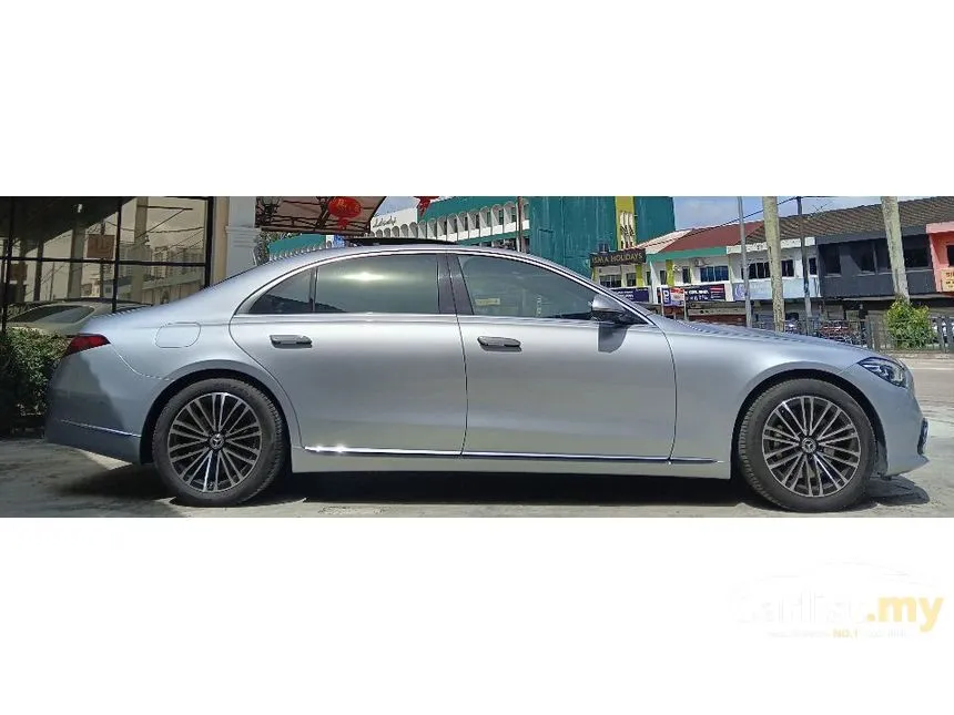 2022 Mercedes-Benz S580e Sedan