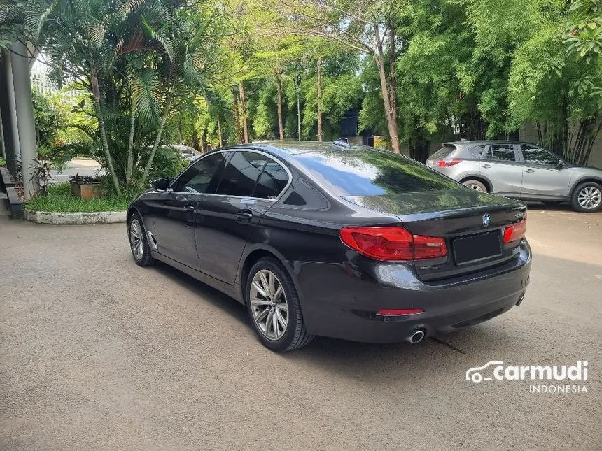 2020 BMW 520i Luxury Sedan