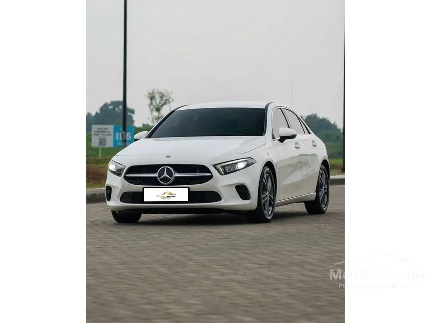 2022 Mercedes-Benz A200 progressive line Sedan