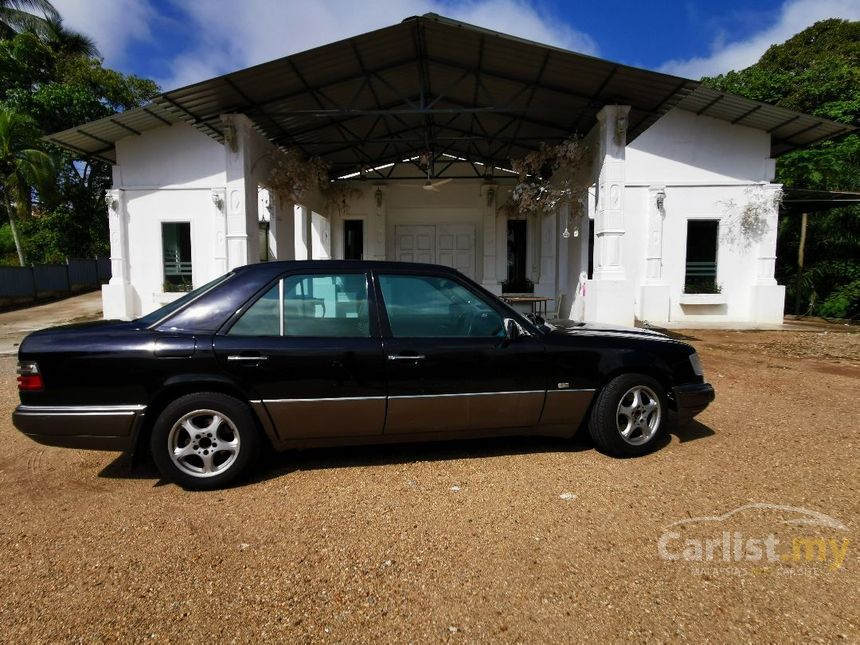 1993 Mercedes-Benz 220E Masterpiece Sedan
