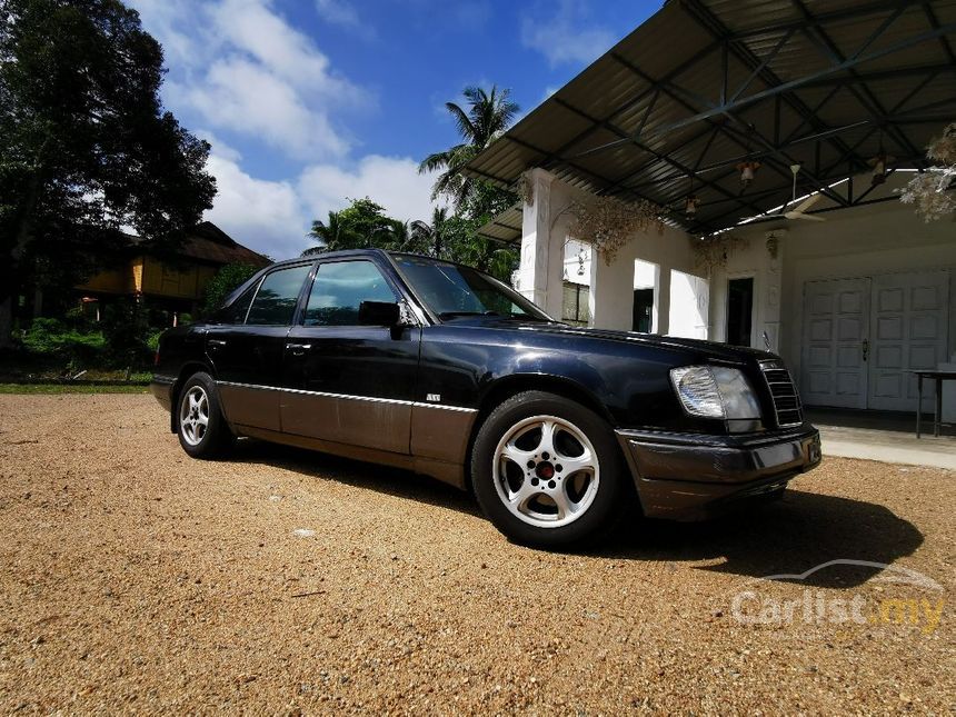 1993 Mercedes-Benz 220E Masterpiece Sedan