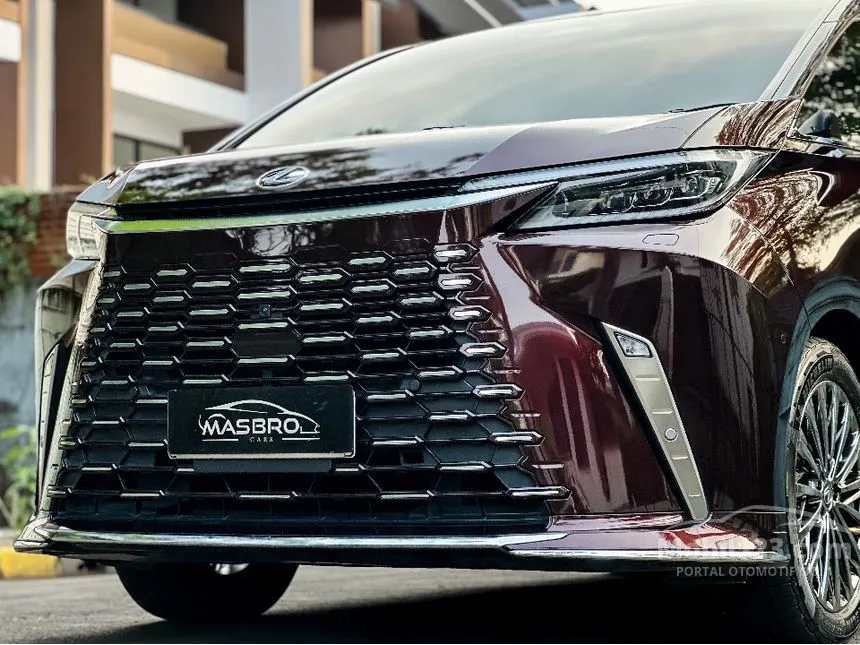 2025 Lexus LM 350h 7 Seater MPV