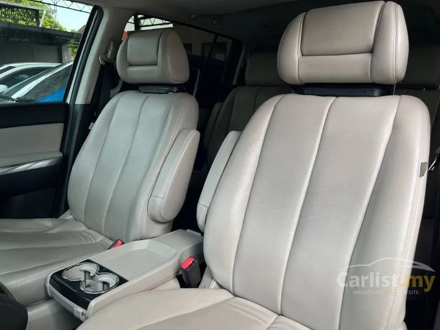 2012 Mazda 8 MPV