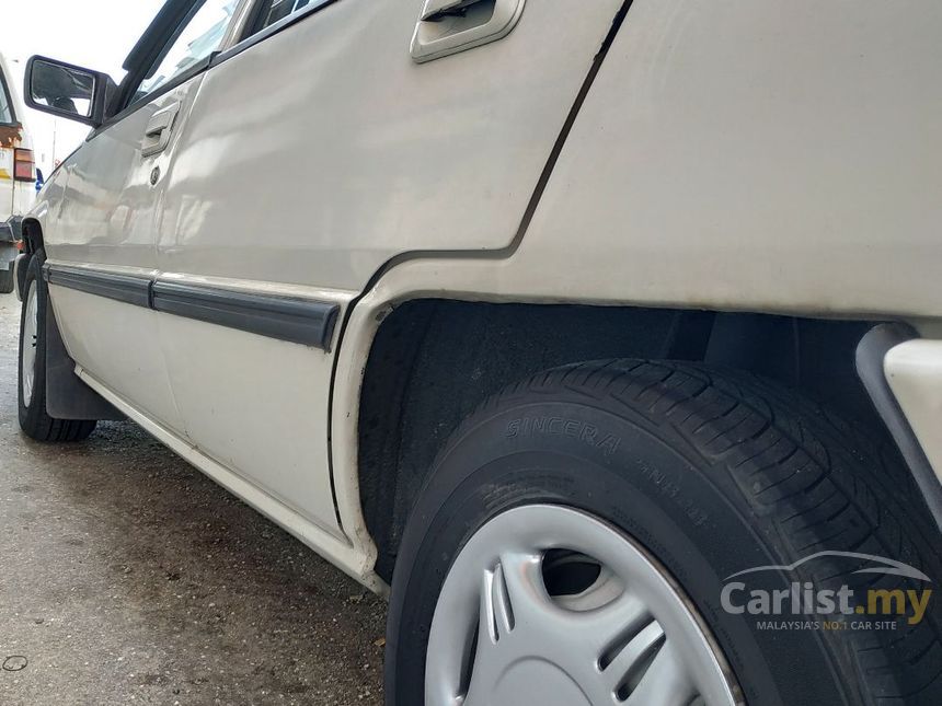 1990 Proton Saga Iswara Hatchback