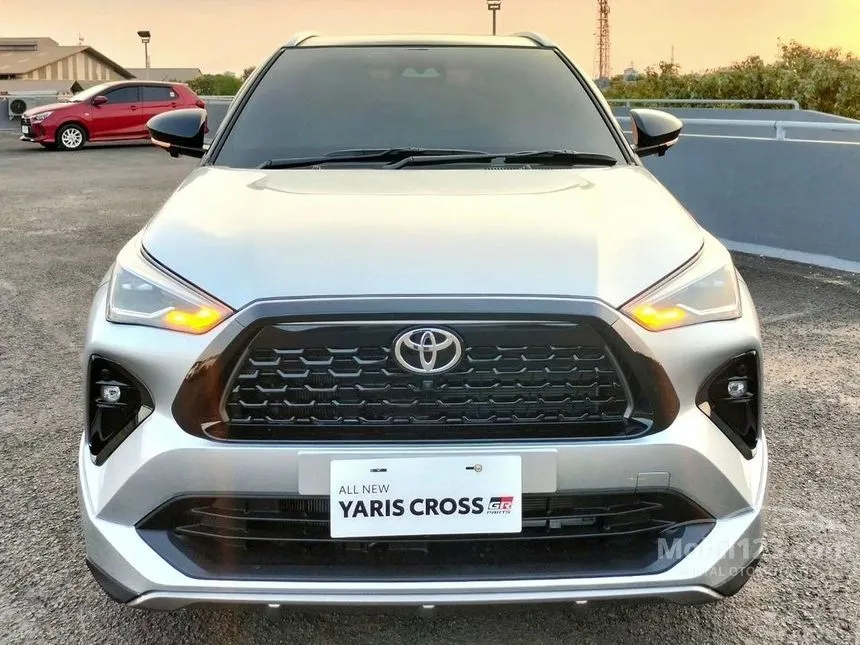 Jual Mobil Toyota Yaris Cross 2024 S GR Parts Aero Package HEV 1.5 di Jawa Timur Automatic Wagon Silver Rp 325.000.000