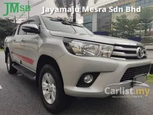 2016 Toyota Hilux Double Cab 2.4 G VNT 4x4 AT **Premium Facelift Model, Leather Interior, Electric Seats, Keyless Entry, Additional Aluminium Canopy**