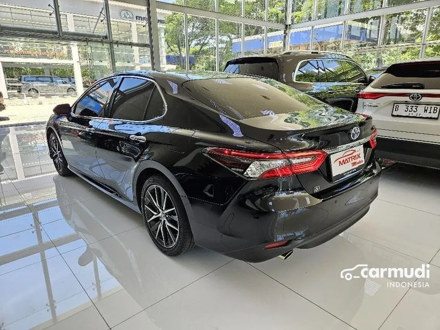 2021 Toyota Camry Hybrid Sedan