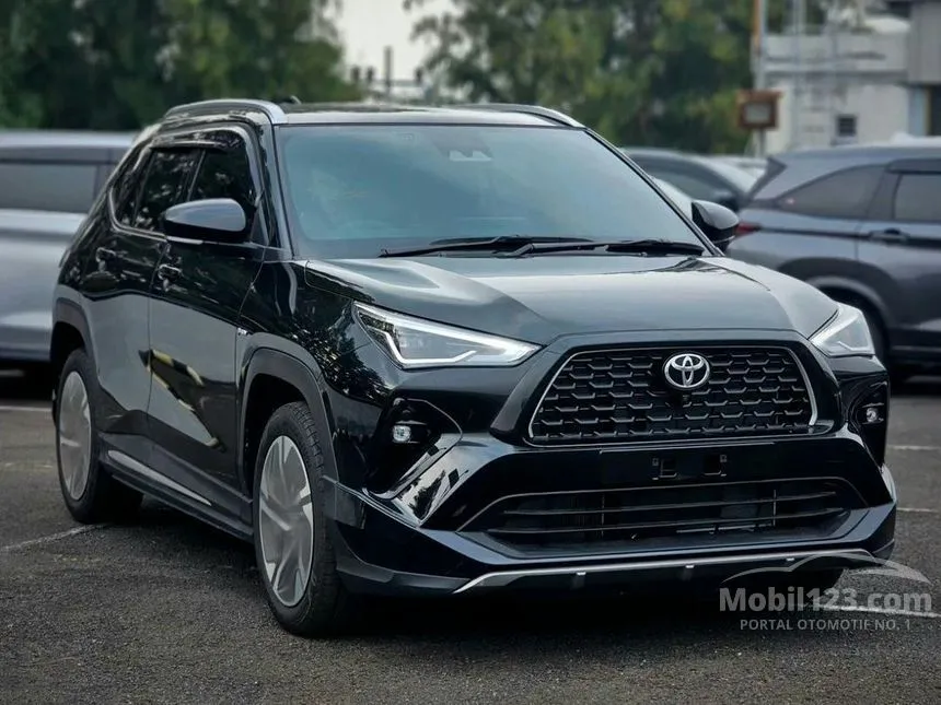 Jual Mobil Toyota Yaris Cross 2024 S GR Parts Aero Package HEV 1.5 di Jawa Timur Automatic Wagon Hitam Rp 349.500.000