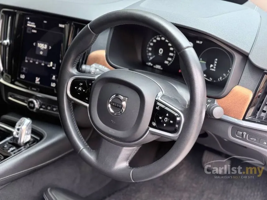 2018 Volvo S90 T8 Inscription Plus Sedan