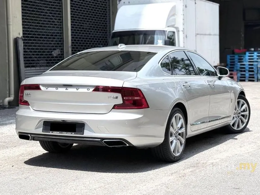 2018 Volvo S90 T8 Inscription Plus Sedan