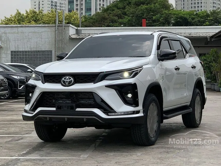 Jual Mobil Toyota Fortuner 2024 GR Sport 2.8 di Jawa Timur Automatic SUV Putih Rp 645.399.000
