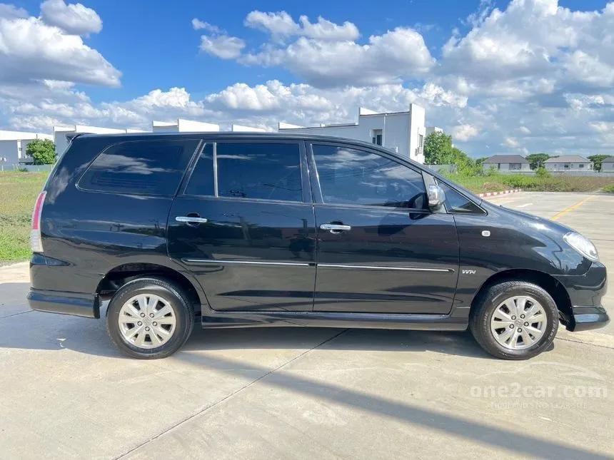 2011 Toyota INNOVA V Wagon