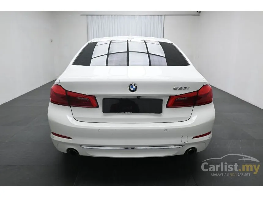 2020 BMW 520i Luxury Sedan