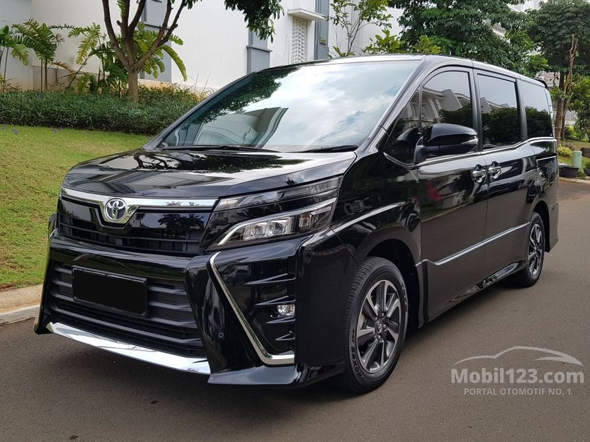 Jual Mobil  Toyota  Voxy  2021 R80 2 0 di Banten Automatic 