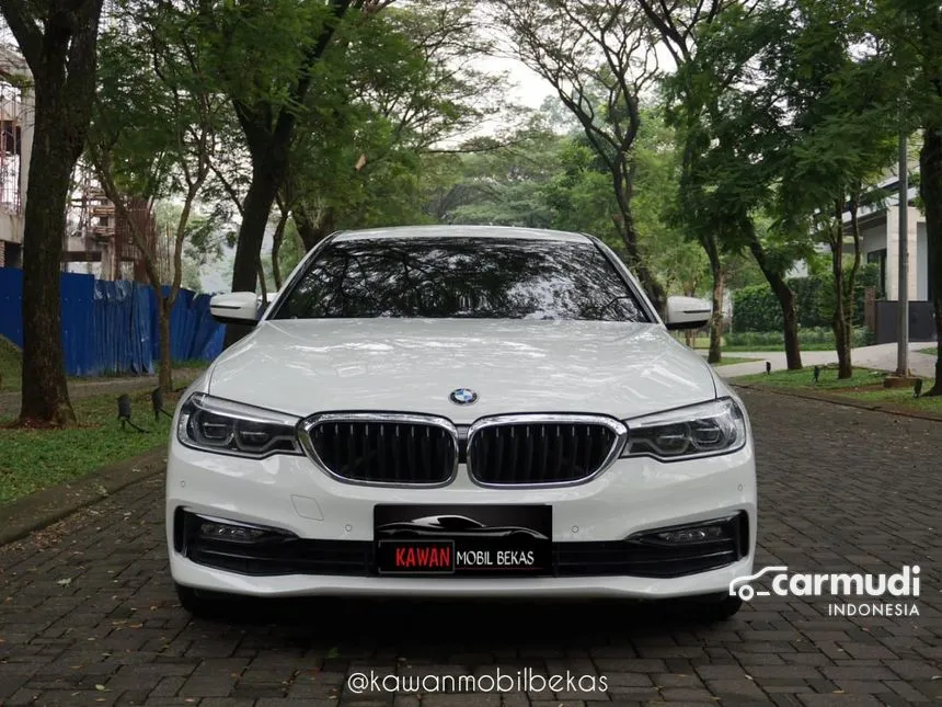2019 BMW 520i Luxury Sedan