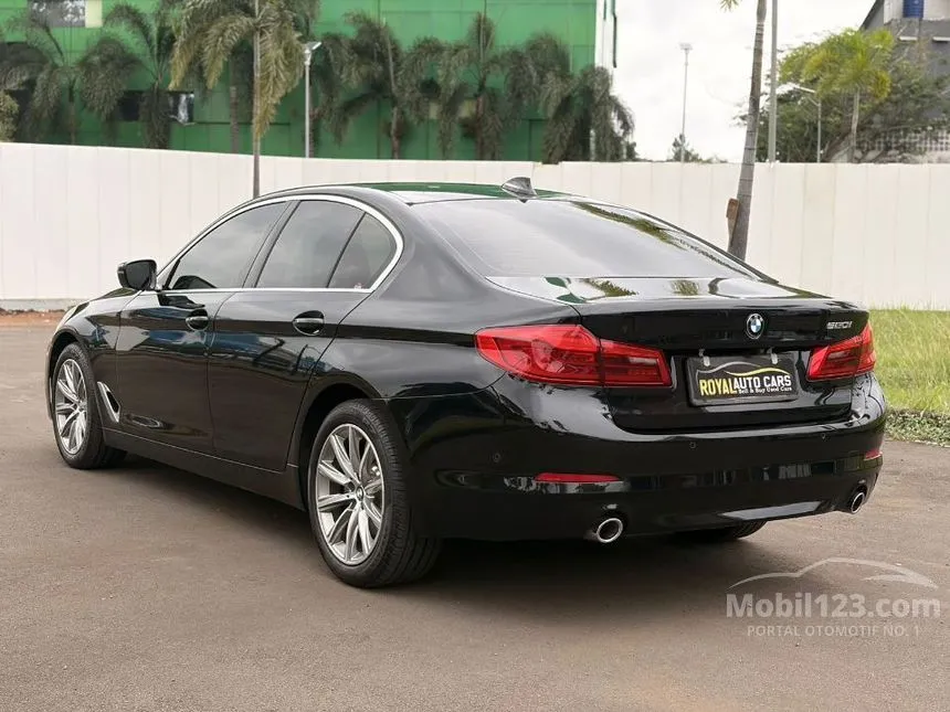 2020 BMW 520i Luxury Sedan
