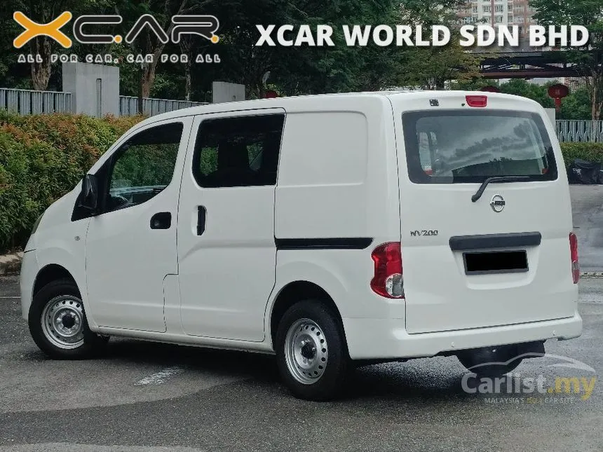2022 Nissan NV200 Semi Panel Van