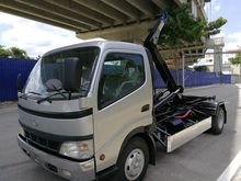Hino Xzu Arm Roll / Isuzu Fuso Nissan / Roll On Roll Off /Bdm7500kg /Year Register 2019