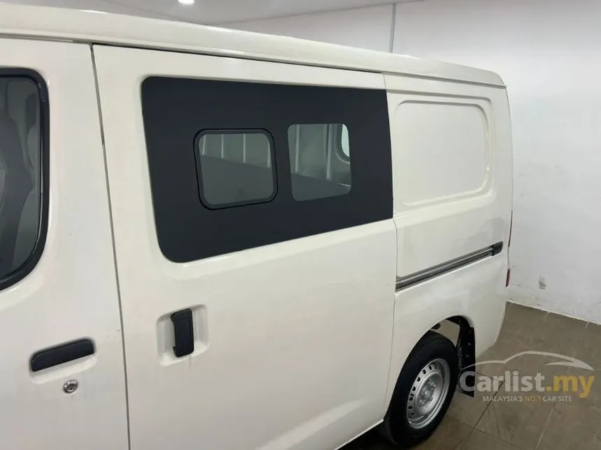 2022 Daihatsu Gran Max Semi Panel Van