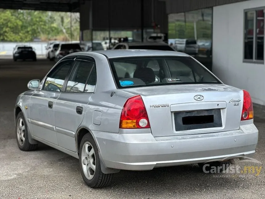 2004 Hyundai Accent Sedan