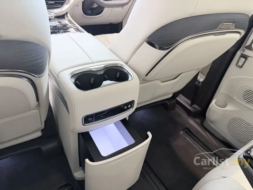 2025 Denza D9 Premium MPV