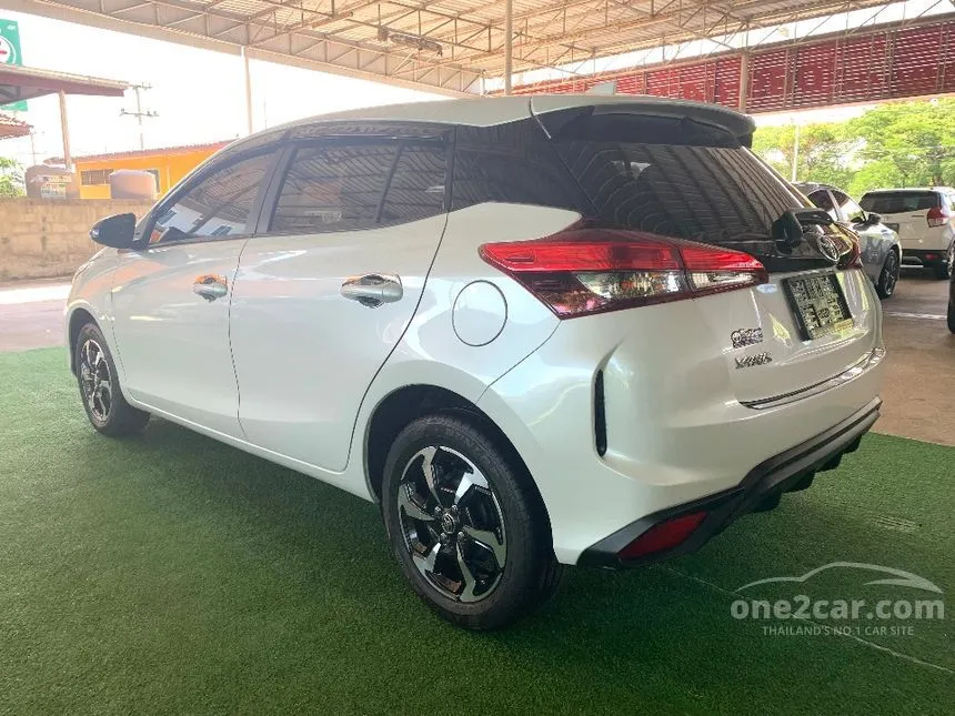 2023 Toyota YARIS Premium Hatchback