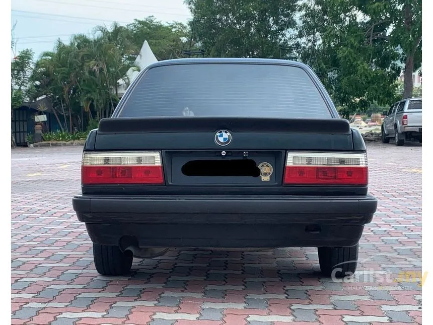 1990 BMW 318i Sedan