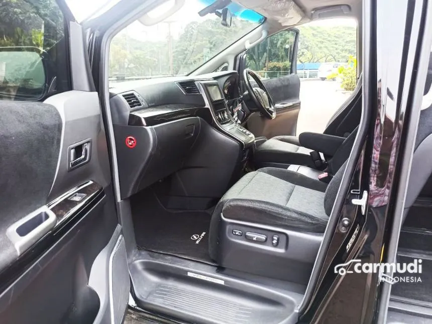 2013 Toyota Vellfire Z MPV