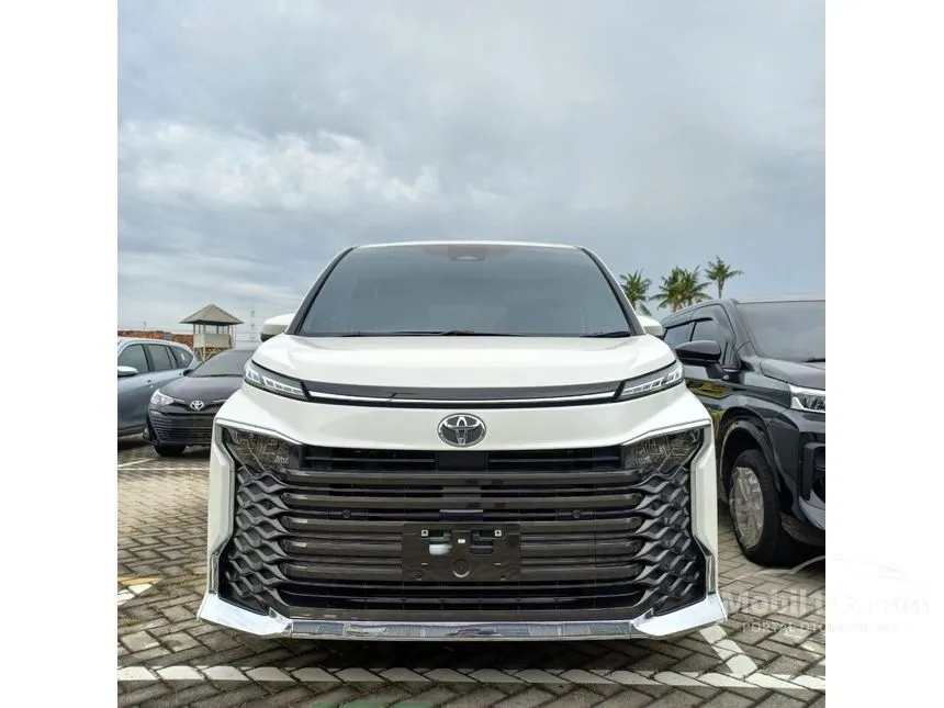Jual Mobil Toyota Voxy 2024 2.0 di Jawa Barat Automatic Van Wagon Putih Rp 604.000.000