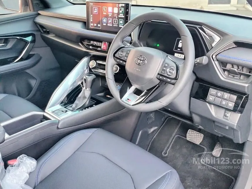 2026 Toyota Yaris Cross S HV with GR Parts Aero Pkg SUV