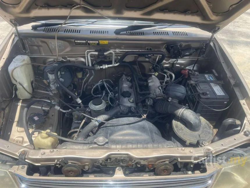 2004 Toyota Unser LGX MPV