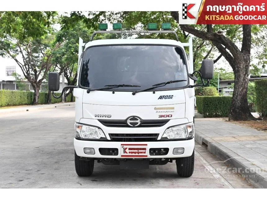2023 HINO 300 Truck