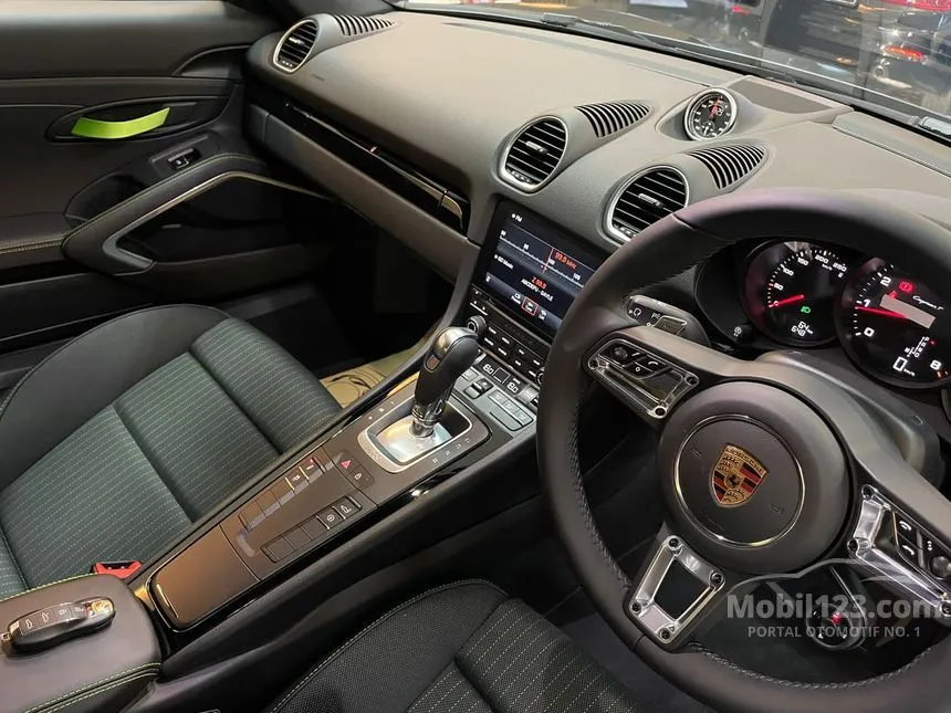 2022 Porsche 718 Cayman T Coupe