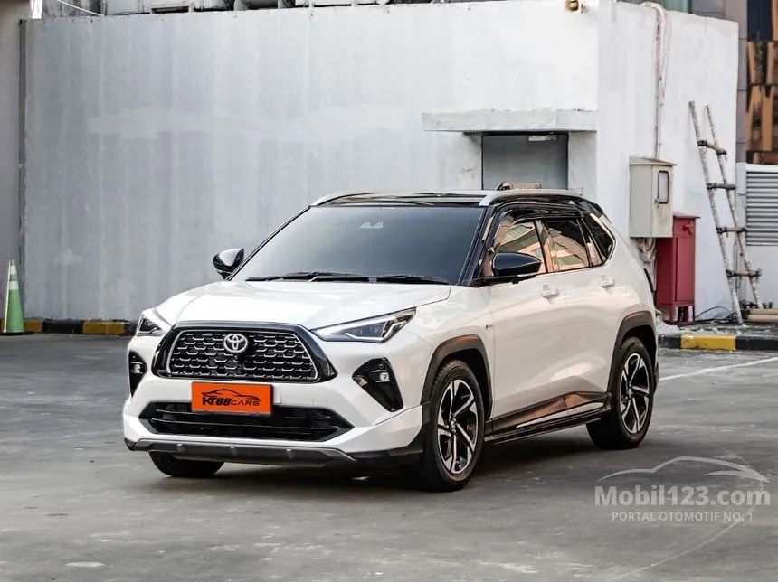 2023 Toyota Yaris Cross S HV (2 Tone) w GR Parts Aero Pkg (Prem Clr) SUV