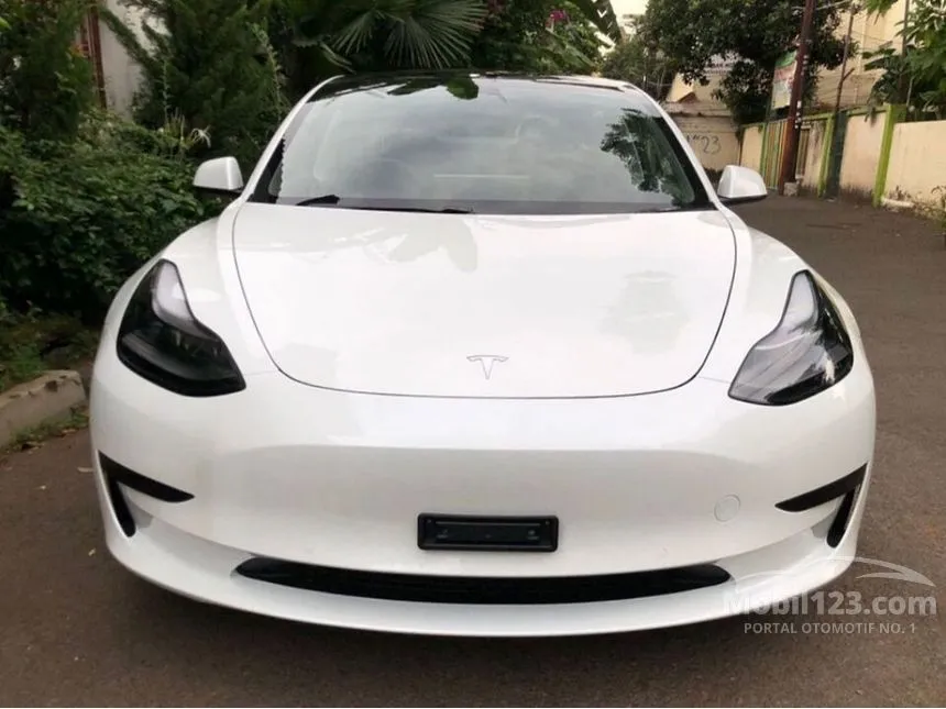 Jual Mobil Tesla Model 3 2022 Standard Range Plus di DKI Jakarta Automatic Sedan Putih Rp 1.300.000.000