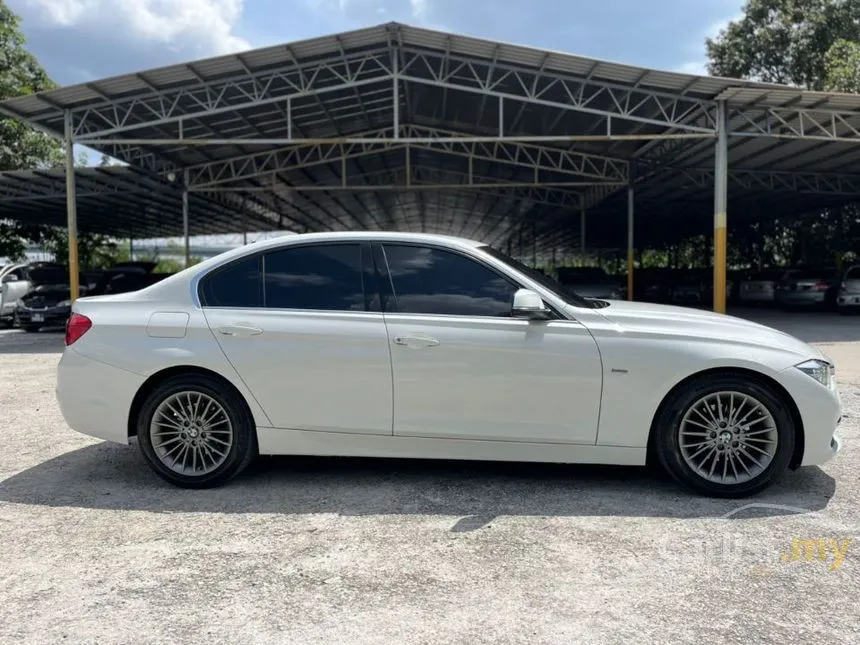 2016 BMW 318i Luxury Sedan