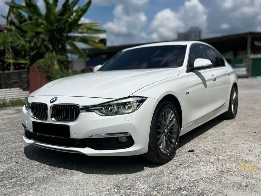 2016 BMW 318i Luxury Sedan