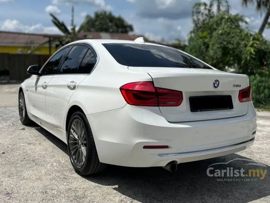 2016 BMW 318i Luxury Sedan