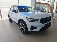 Pre-Owned 2025 Volvo XC40 2.0 B5 Plus SUV