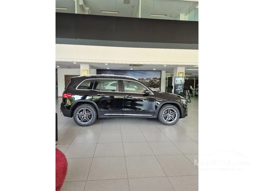 2025 Mercedes-Benz GLB200 AMG Line SUV