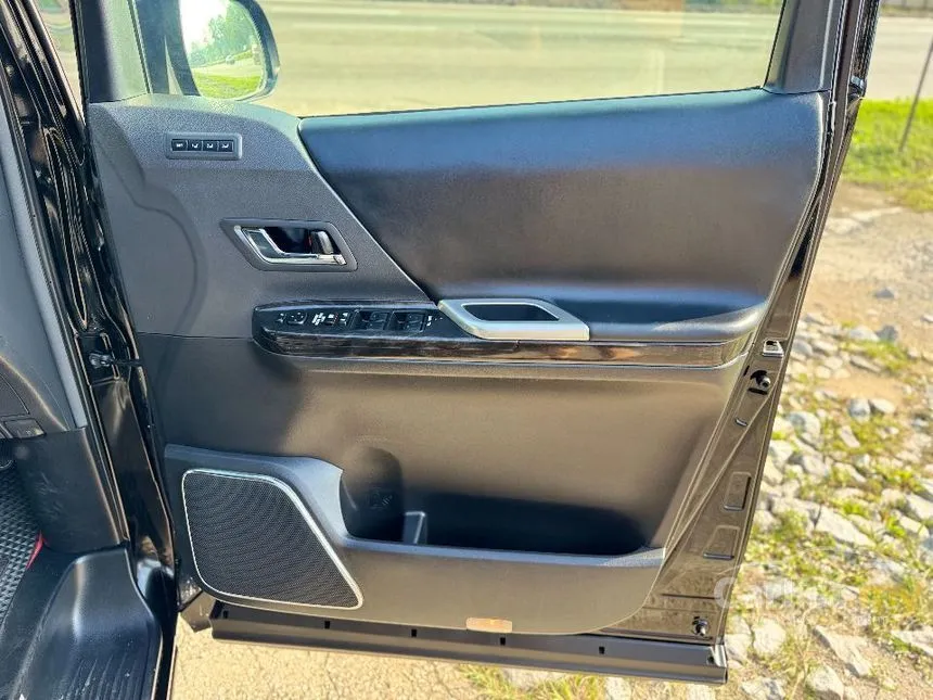 2012 Toyota Alphard SC MPV
