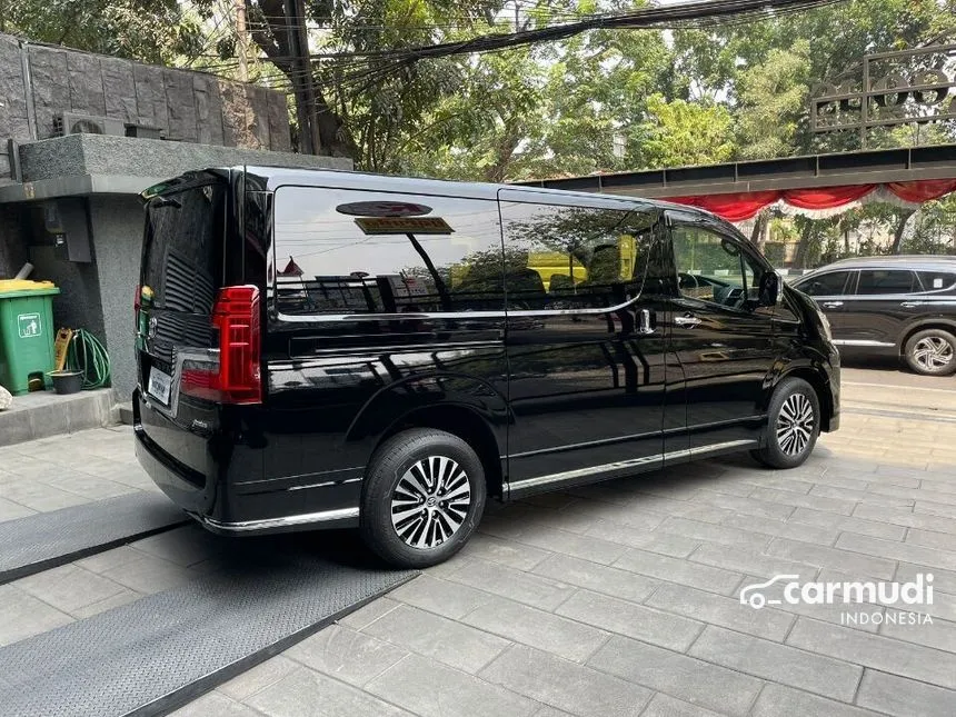 2024 Toyota GranAce Premium Van Wagon