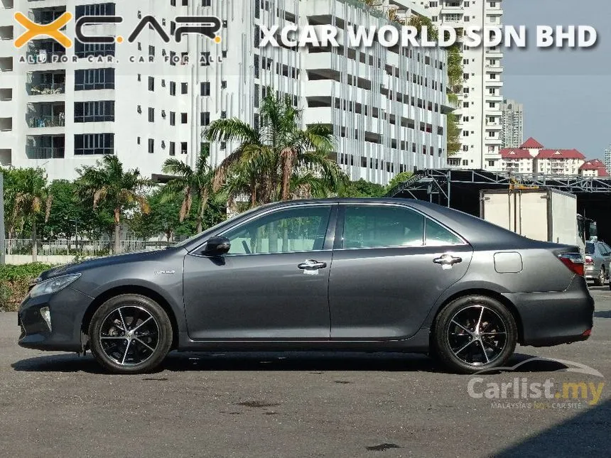 2016 Toyota Camry Hybrid Luxury Sedan