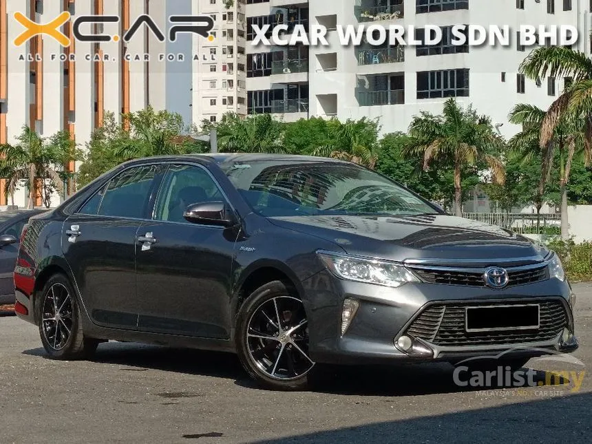 2016 Toyota Camry Hybrid Luxury Sedan