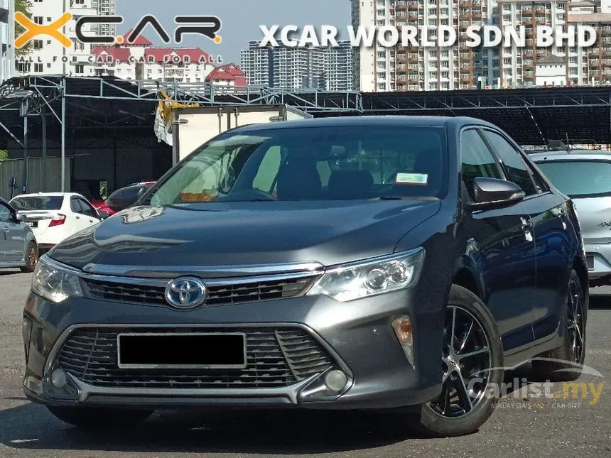 2016 Toyota Camry Hybrid Luxury Sedan