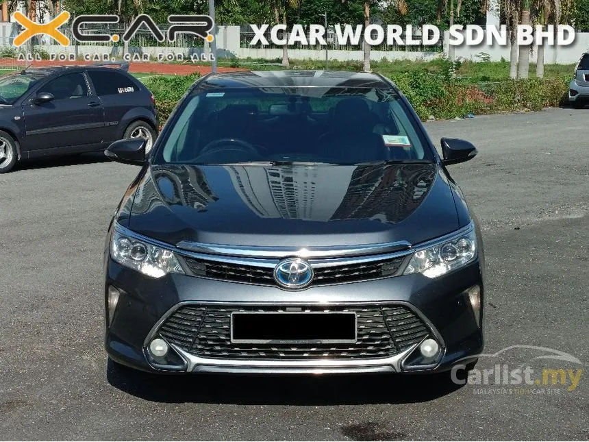 2016 Toyota Camry Hybrid Luxury Sedan