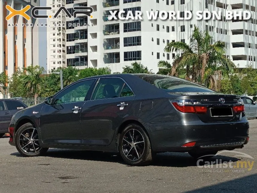 2016 Toyota Camry Hybrid Luxury Sedan