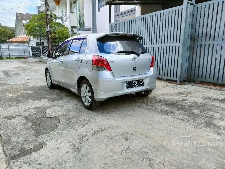2010 Toyota Yaris E Hatchback