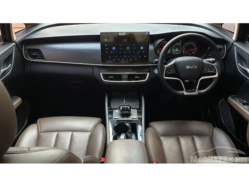 2024 BYD M6 Superior 7 Seater MPV