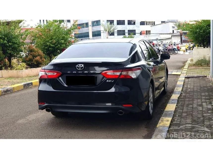 2020 Toyota Camry V Sedan